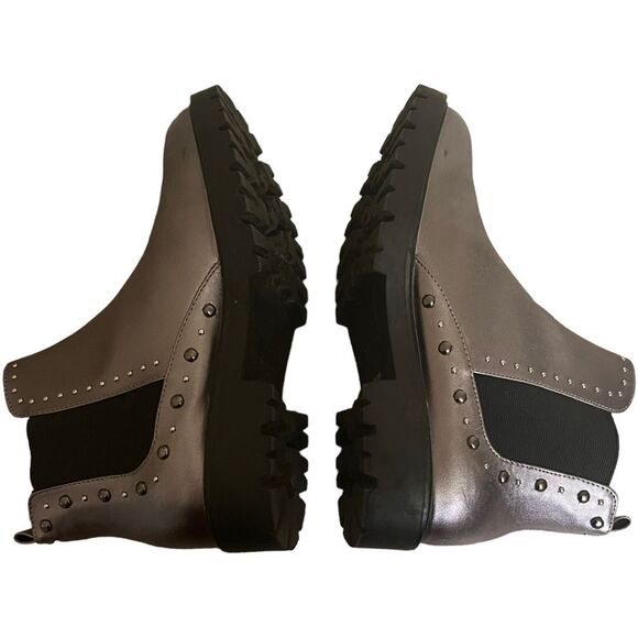 Charles By Charles David Radar Chelsea
Boot Pewter Metallic Size 8.5 - Picture 12 of 16